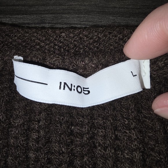 Sleeveless Knit Crewneck Sweater - Brown - Picture 2 of 2